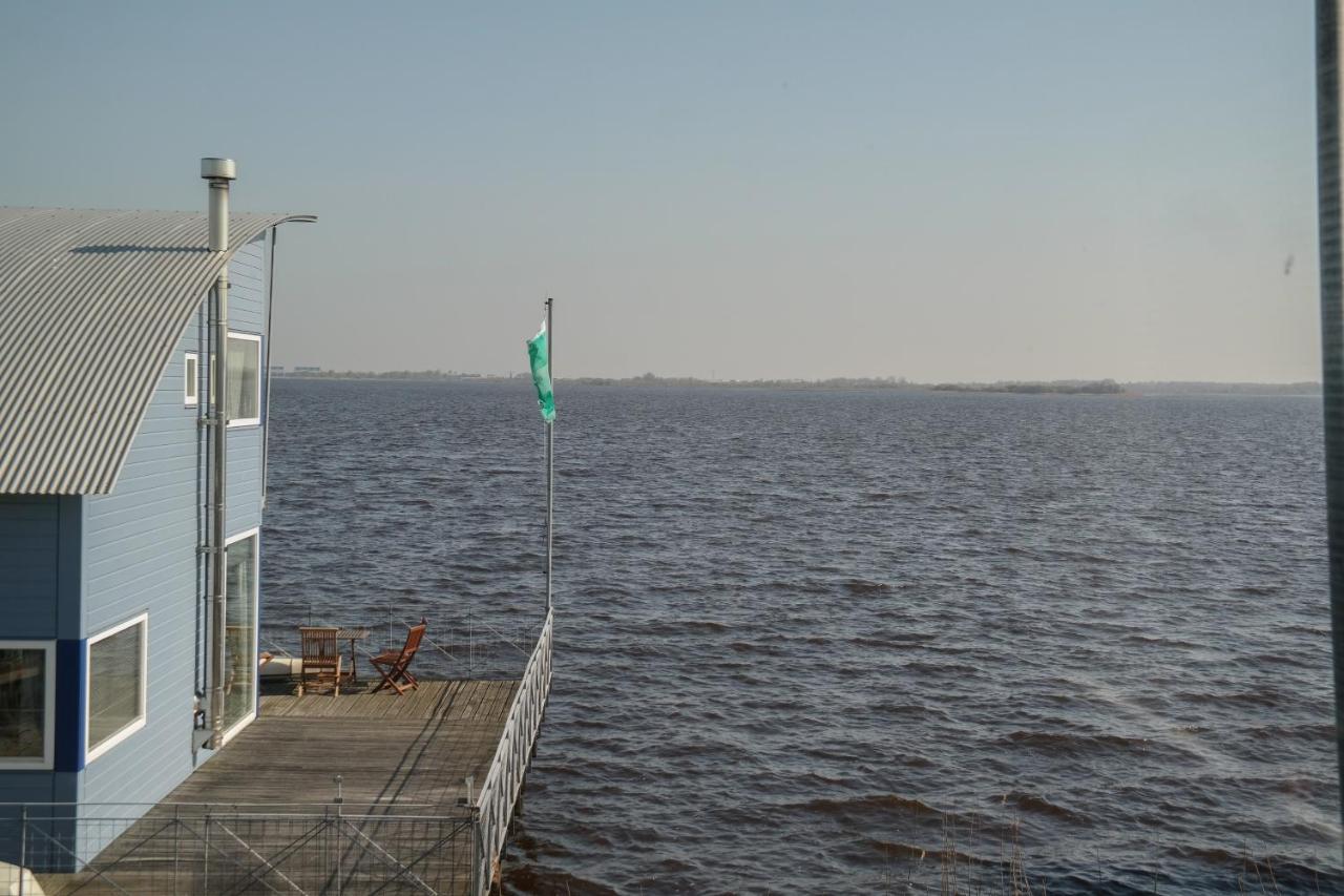 6 Pers. Waterfront Home Seeblick, Equipped Stilt House On The Water Anjum ภายนอก รูปภาพ